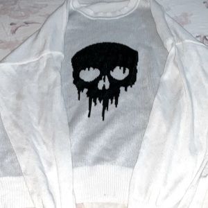 White skull sweater